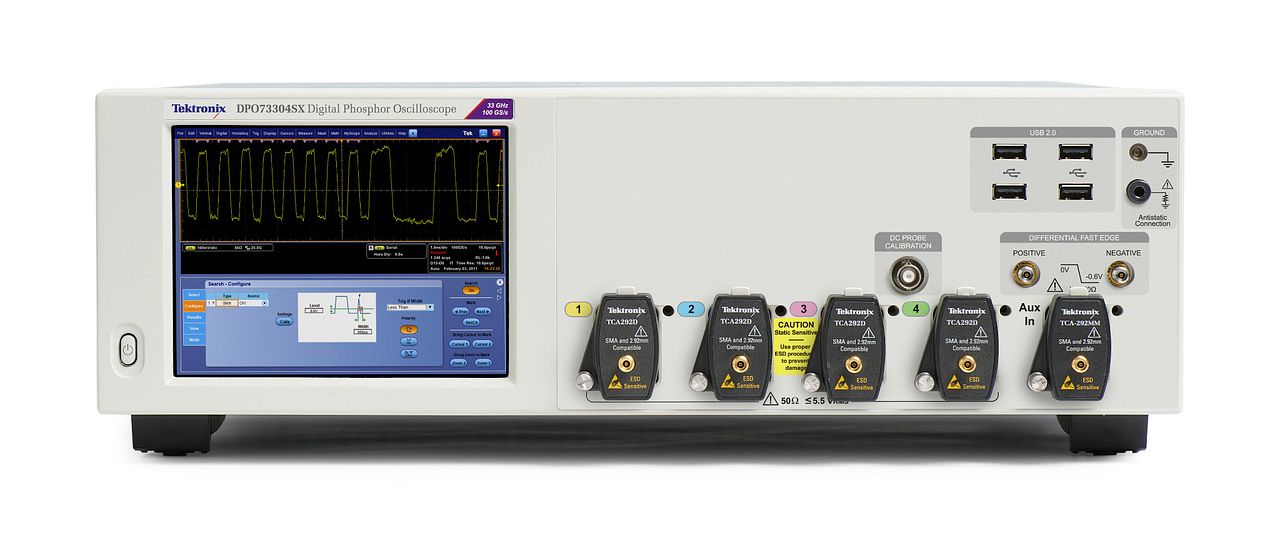 Tektronix 13 GHz Digital Phosphor Oscilloscope, 4 poistunut, tilalle DPO714AX